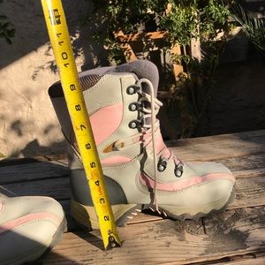 Women’s snow boots (pink with light gray) size 7M